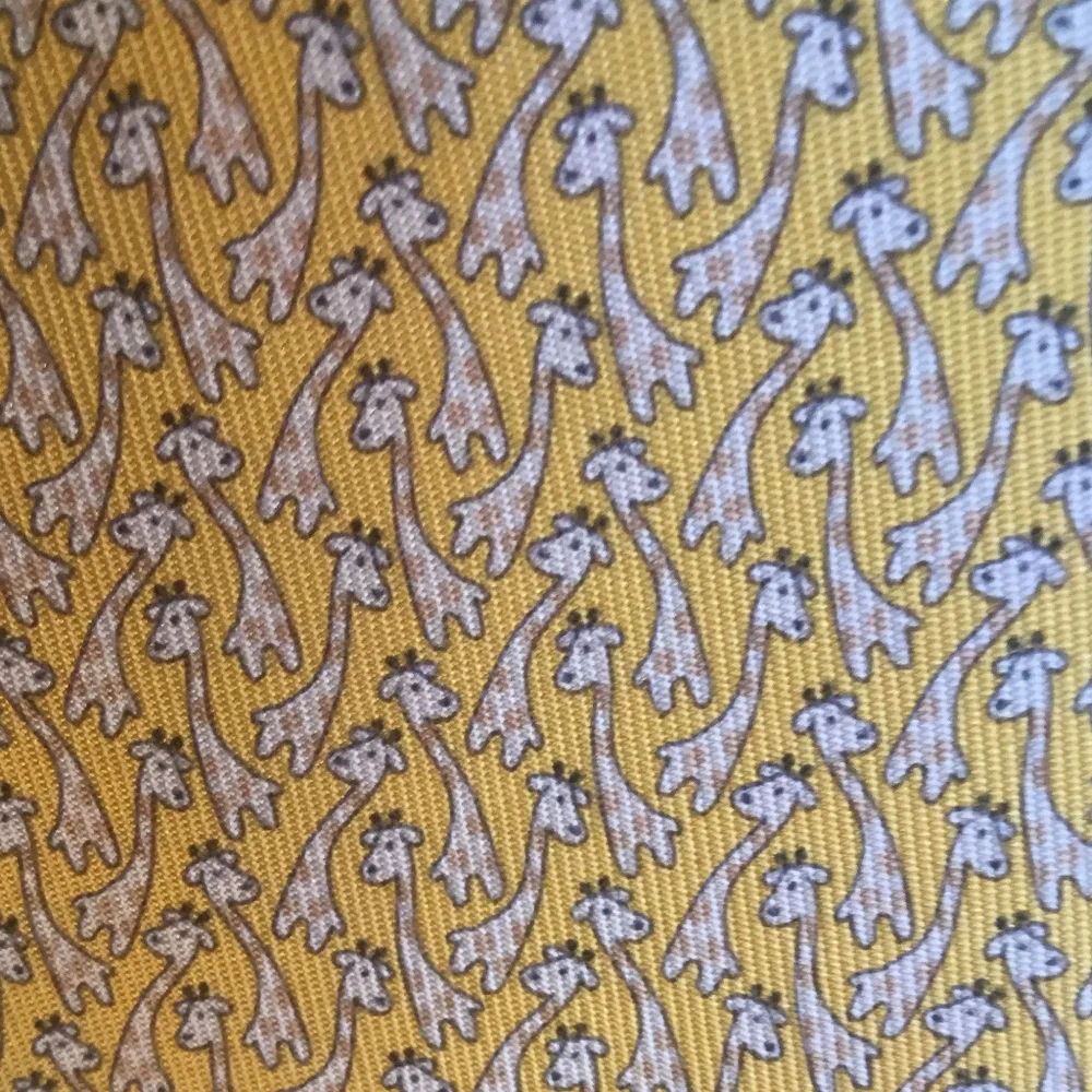 Ferragamo Giraffe-Print Silk Tie - Picture 2 of 16